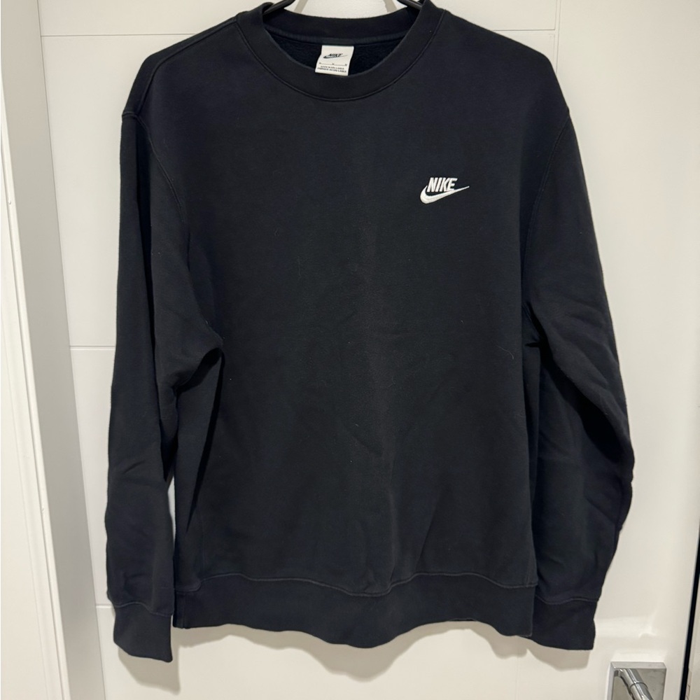 Nike Men's Black crew neck